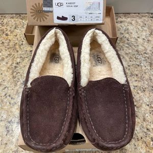 UGG kids Ascot size 3 Espresso